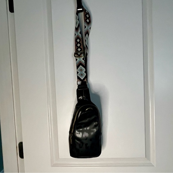 Women Chest Bag Sling Bag Small Crossbody Daypack Guitar Strap - Picture 7 of 12